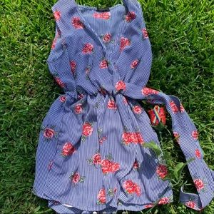 🌹Super cute striped floral romper!